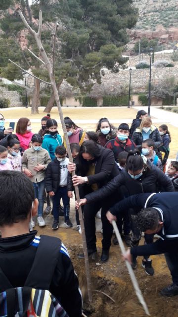 Marcha popular y actividades de ocio de niños y jóvenes en Lorca para reivindicar el Día de la Mujer - 2, Foto 2
