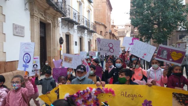 Marcha popular y actividades de ocio de niños y jóvenes en Lorca para reivindicar el Día de la Mujer - 3, Foto 3