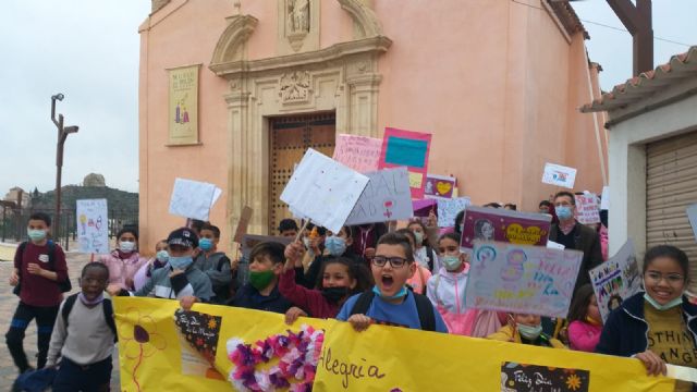 Marcha popular y actividades de ocio de niños y jóvenes en Lorca para reivindicar el Día de la Mujer - 5, Foto 5