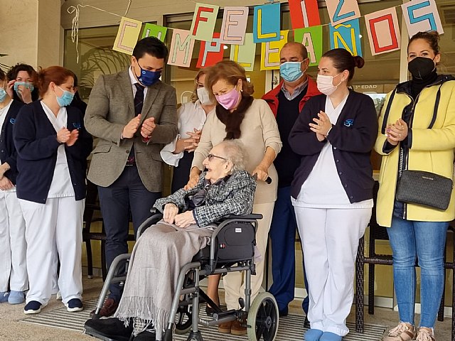 Josefina Oliver Jorquera cumple 100 años , en la Residencia Lozar - 1, Foto 1