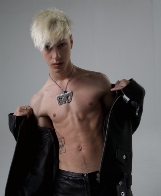 Seven Kayne nos transporta a la década dance de los 80 con su canción de amor Eso Que Tenés - 2, Foto 2