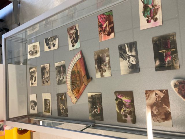 Ya se puede disfrutar en la biblioteca de Puerto de Mazarrn de la exposicin postales para el recuerdo, Foto 2