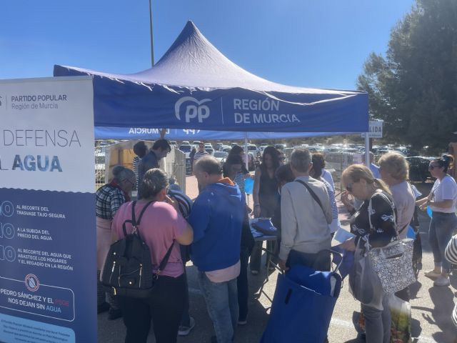 El PP de Águilas sale a la calle con una carpa informativa para unir a la sociedad en defensa del agua para poner freno al recorte del trasvase - 1, Foto 1