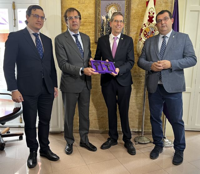 La Autoridad Portuaria entrega la llave de la Pescadería a la Agrupación Marraja Ntro. Padre Jesús - 3, Foto 3