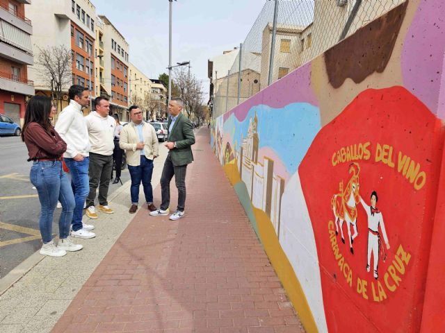 El Ayuntamiento de Caravaca continúa su apuesta por el arte urbano para embellecer espacios con la creación de un nuevo mural - 1, Foto 1