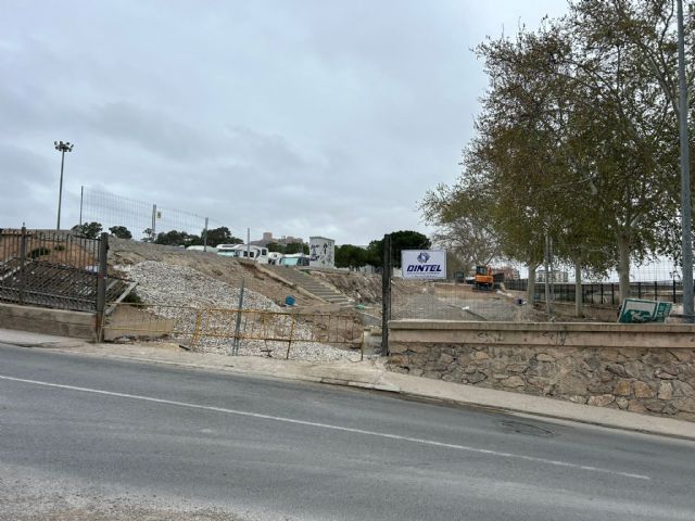 La nefasta gestión del Partido Popular y su incapacidad de supervisar las obras del Huerto de la Rueda deja a vendedores y clientes del mercado sin el aparcamiento durante seis semanas - 3, Foto 3