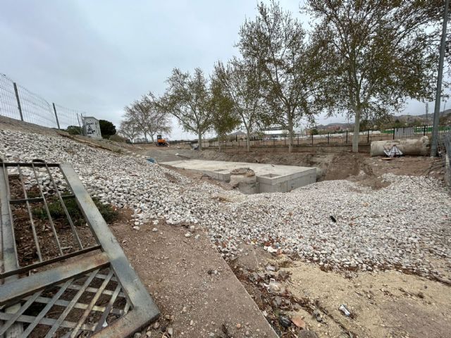 La nefasta gestión del Partido Popular y su incapacidad de supervisar las obras del Huerto de la Rueda deja a vendedores y clientes del mercado sin el aparcamiento durante seis semanas - 4, Foto 4
