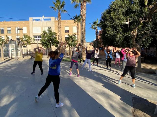 El Ayuntamiento de Puerto Lumbreras promueve el autocuidado femenino con una jornada de salud en el parque Reina Sofía - 1, Foto 1