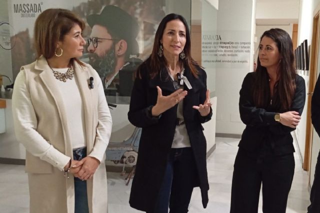 Laura Molina da la bienvenida a la primavera en Cartagena con su exposición Pétalos - 1, Foto 1