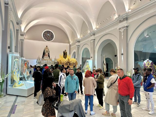 Las cofradías abren al público sus exposiciones extraordinarias de Semana Santa mostrando sus estrenos - 2, Foto 2