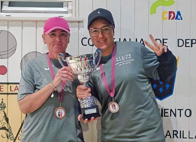 Irene Clara Bermúdez y María Isabel Bosque, campeonas regionales de dupletas de petanca - 1, Foto 1