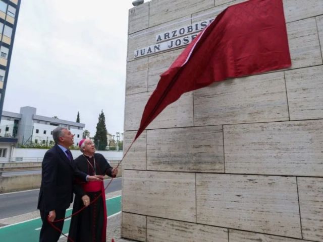 La ciudad de Sevilla inauguró con una calle rotulada con el nombre del arzobispo emérito de Sevilla, monseñor Juan José Asenjo - 2, Foto 2