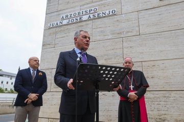La ciudad de Sevilla inauguró con una calle rotulada con el nombre del arzobispo emérito de Sevilla, monseñor Juan José Asenjo - 4, Foto 4