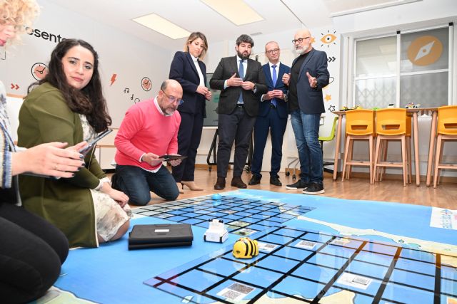 La Comunidad amplía las limitaciones del uso de dispositivos digitales en el aula para reducir el tiempo de exposición del alumno a las pantallas - 2, Foto 2