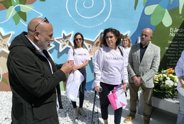 VOX conmemora el Día Internacional de los Derechos del Niño por Nacer con una ofrenda en el Jardín del No Nacido - 2, Foto 2