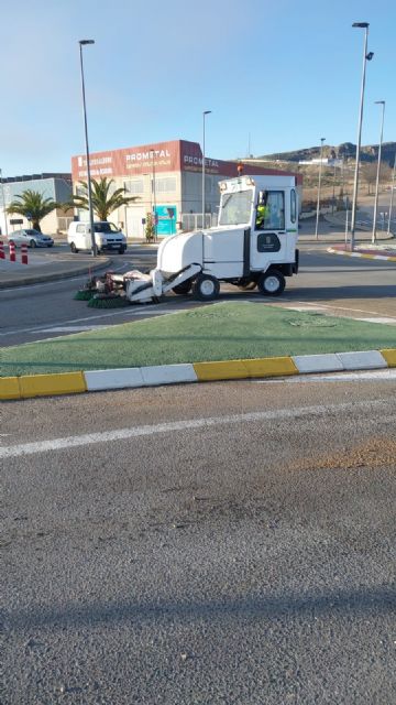 El Ayuntamiento intensifica las actuaciones en calles y entradas al municipio - 5, Foto 5