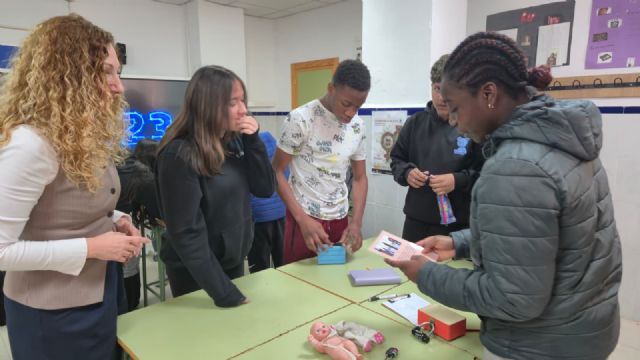 El escape room La mochila de Eva acerca la prevención de la violencia de género a más de 500 estudiantes de Secundaria en Murcia - 2, Foto 2