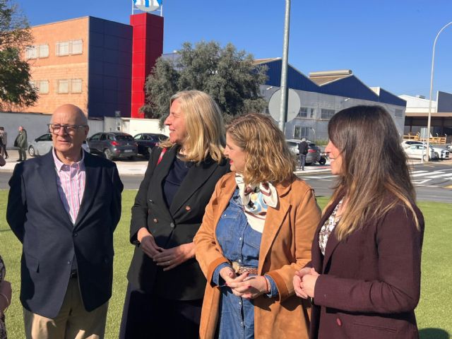 El Polígono Industrial Oeste estrena una rotonda que hace el tráfico más seguro y ágil - 2, Foto 2
