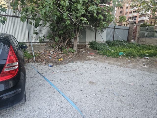 El PSOE de Lorca exige a Fulgencio Gil el cese del cobro en el parking de la Alameda de las Columnas ante su estado de abandono y suciedad - 2, Foto 2