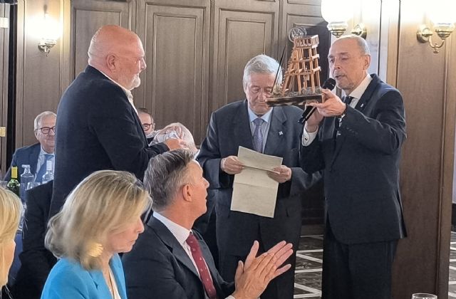 La sociedad cartagenera rinde un multitudinario homenaje a Damián Romero por su jubilación como comisario de la Policía Nacional de Cartagena - 3, Foto 3