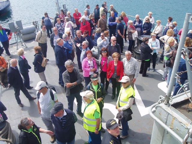 El grupo de mayores de Senderismo visitó el Arsenal Militar y la Base de Submarinos - 1, Foto 1