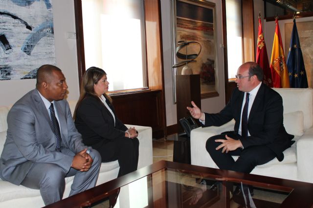 Pedro Antonio Sánchez recibe a la cónsul saliente de Ecuador en la Región, Cecilia Erique Sarango - 1, Foto 1