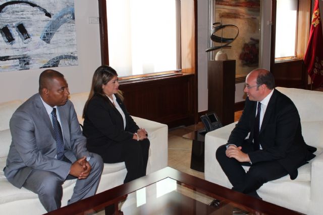 Pedro Antonio Sánchez recibe a la cónsul saliente de Ecuador en la Región, Cecilia Erique Sarango - 2, Foto 2