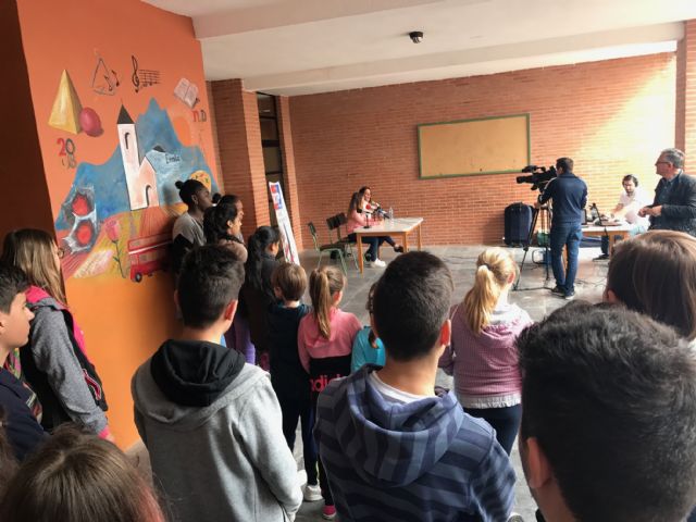Los alumnos de Dolores de Pacheco hacen sus pinitos en el periodismo radiofónico - 1, Foto 1