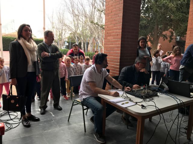 Los alumnos de Dolores de Pacheco hacen sus pinitos en el periodismo radiofónico - 5, Foto 5