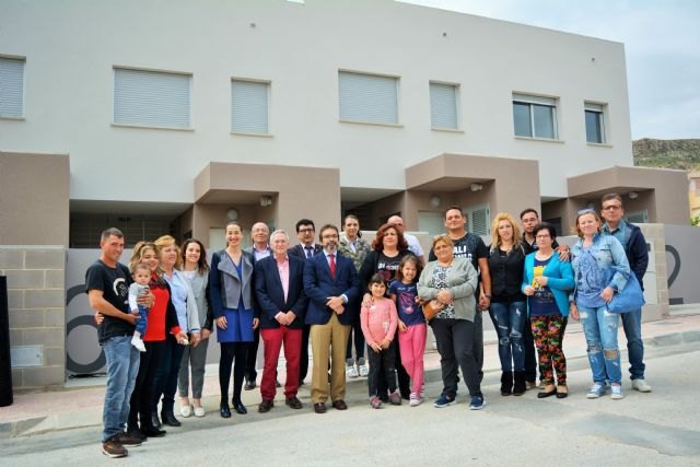 Fomento entrega en Ojós las llaves de cinco viviendas de promoción pública de alquiler a familias con necesidades de residencia - 1, Foto 1