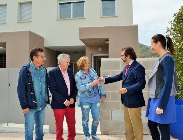 Fomento entrega en Ojós las llaves de cinco viviendas de promoción pública de alquiler a familias con necesidades de residencia - 2, Foto 2