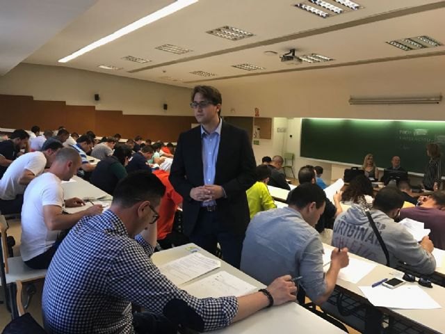 315 personas se examinan hoy para obtener el CAP de transporte de mercancías y de viajeros - 1, Foto 1