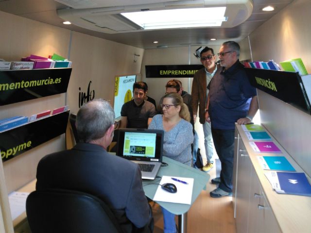 Los estudiantes del Alfonso Escámez participan en una jornada de atención personalizada del INFO - 2, Foto 2