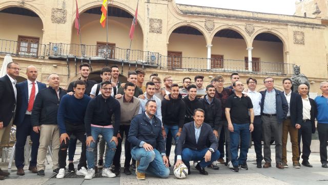 Fulgencio Gil felicita al Lorca Fútbol Base juvenil por su ascenso a División de Honor y por ser ejemplo de los valores inherentes al deporte - 1, Foto 1