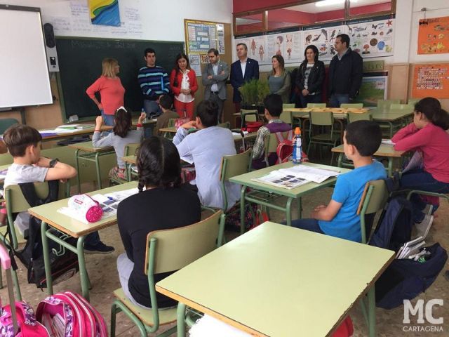 El compromiso de MC con la sostenibilidad lleva ochocientos ejemplares de ciprés cartagenero a los escolares de La Aljorra - 2, Foto 2