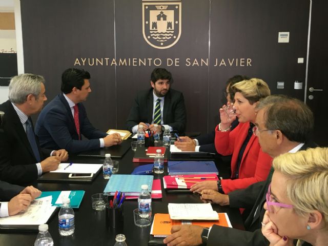 El alcalde de San Javier pide ayuda al presidente Fernando López Miras para obtener la sede permanente de la colección de aviones antiguos de la  Fundación Infante de Orleans - 2, Foto 2