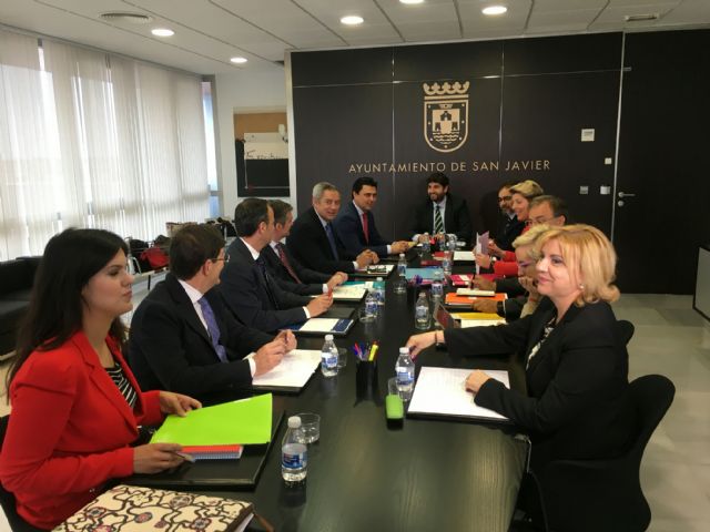 El alcalde de San Javier pide ayuda al presidente Fernando López Miras para obtener la sede permanente de la colección de aviones antiguos de la  Fundación Infante de Orleans - 3, Foto 3