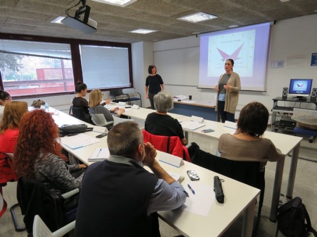 La Comunidad desarrolla el proyecto ´Erasmus+´ con el que forma en materia de violencia de género a 35 funcionarios - 1, Foto 1