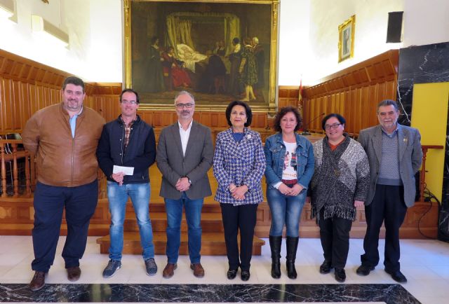 El Ayuntamiento de Caravaca entrega las subvenciones a Comisión de Festejos y a los tres bandos - 2, Foto 2