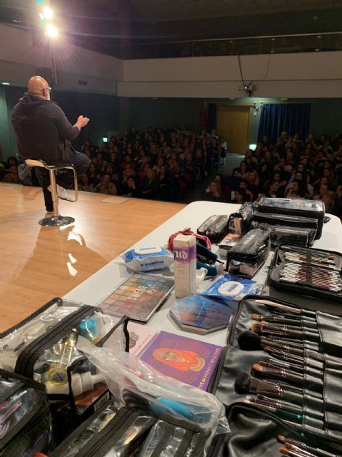 Cerca de 250 personas asisten a la masterclass del famoso maquillador Lewis Amarante - 1, Foto 1