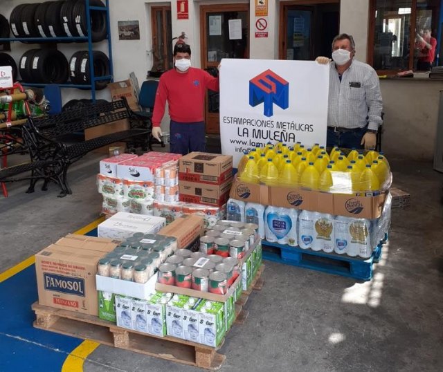 «Estampaciones metálicas la Muleña» dona varios litros de lejía y productos de primera necesidad - 1, Foto 1