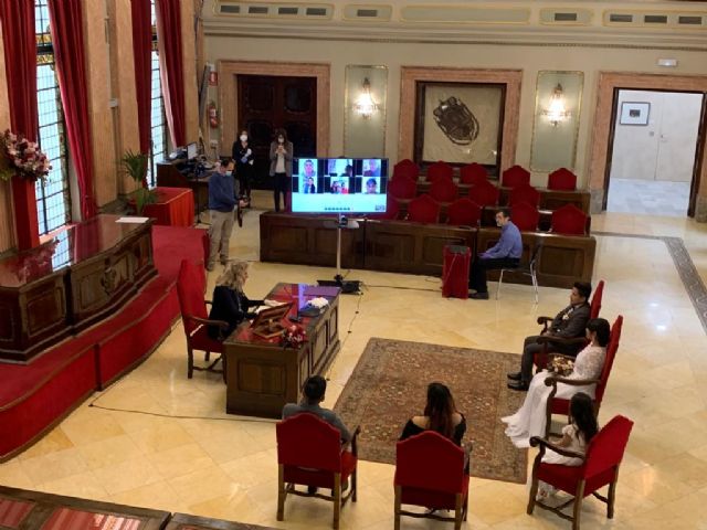 El Ayuntamiento retransmite por primera vez las bodas civiles por videoconferencia - 1, Foto 1