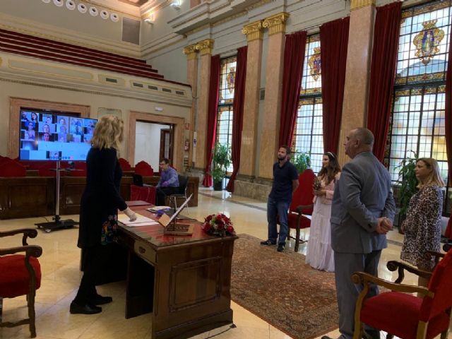El Ayuntamiento retransmite por primera vez las bodas civiles por videoconferencia - 2, Foto 2