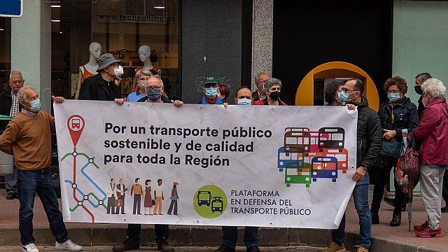 Vecinos de Puente Tocinos se manifiestan por la movilidad sostenible y la mejora del transporte público - 4, Foto 4