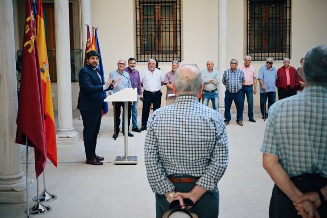 Fernando recibe a antiguos alumnos del Hogar Provincial del Niño que estuvo ubicado en San Esteban - 2, Foto 2