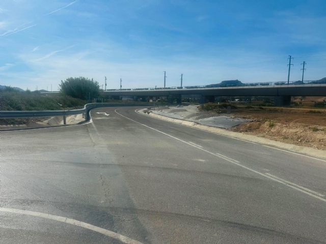 Vecinos y Ayuntamiento consiguen la habilitación del tramo del cruce del Camino de Enmedio con la RM D3, que une Lorca con La Hoya - 2, Foto 2