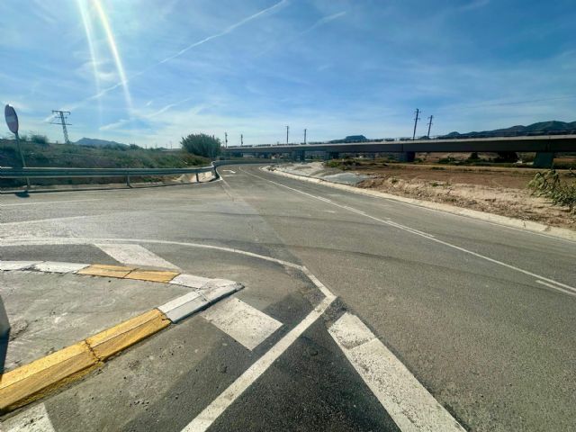 Vecinos y Ayuntamiento consiguen la habilitación del tramo del cruce del Camino de Enmedio con la RM D3, que une Lorca con La Hoya - 3, Foto 3