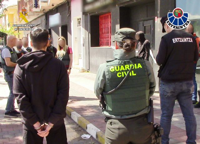 Detenidas dos personas en Alhama de Murcia por estafar cerca de 100.000 euros a un Ayuntamiento de Gipuzkoa y a una empresa murciana, Foto 2