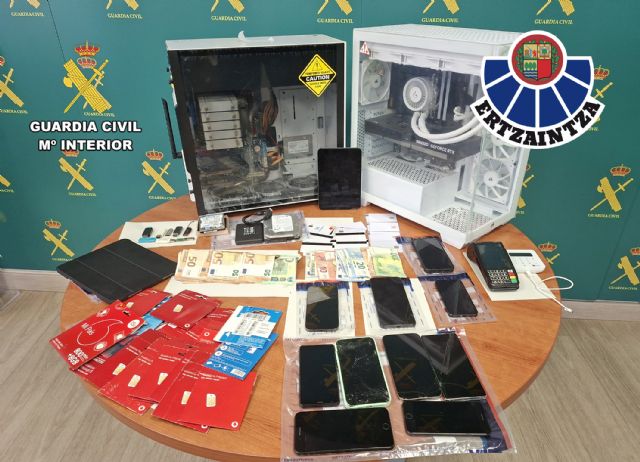 Detenidas dos personas en Alhama de Murcia por estafar cerca de 100.000 euros a un Ayuntamiento de Gipuzkoa y a una empresa murciana, Foto 3