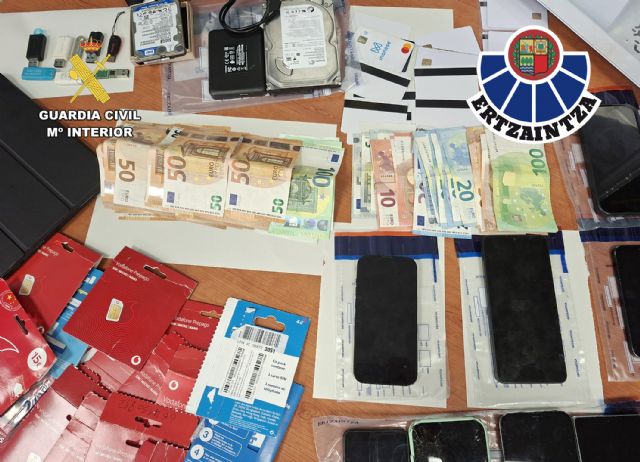 Detenidas dos personas en Alhama de Murcia por estafar cerca de 100.000 euros a un Ayuntamiento de Gipuzkoa y a una empresa murciana, Foto 4